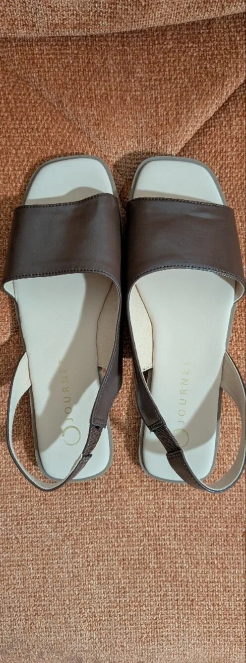 Journee women's flat Sandal NWT Size 6.5